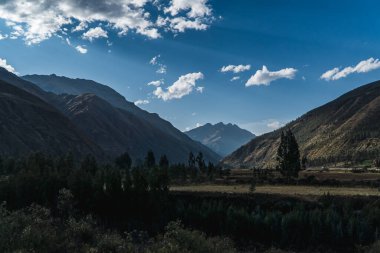 Peru Doğu Ekspresi 'nin And Dağları' ndan Geçtiği Vadi.