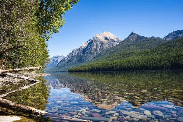 Reflejo Claro Las Montañas Lago Bowman Parque Nacional Glaciar —  Fotos de Stock