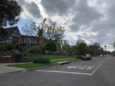 Beverly Hills 'te güzel bir yürüyüş