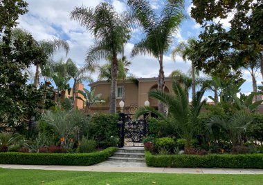Beverly Hills 'te güzel bir yürüyüş