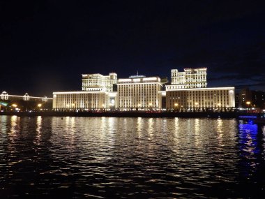 Gece Rus Savunma Bakanlığı binası