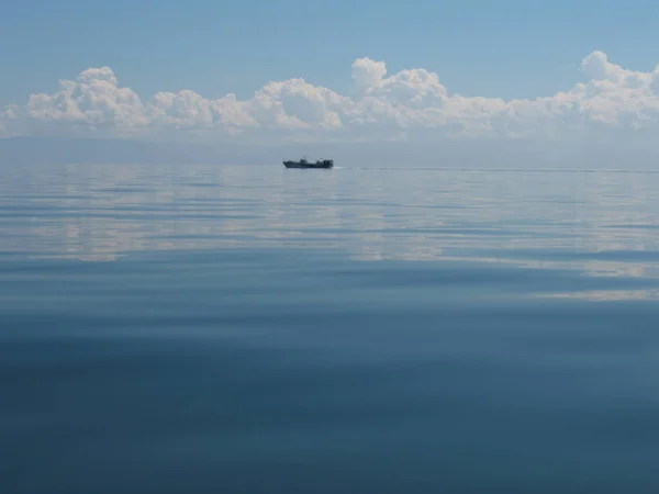 Boot Het Meer Van Baikal Zonnige Dag Juli — Stockfoto