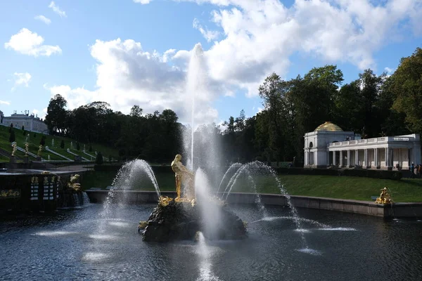 Fuentes Lower Park Peterhof Día Ventoso Septiembre — Foto de Stock