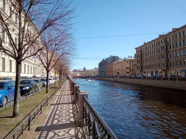 San Petersburgo Terraplén Del Río Moika Brillante Soleado Abril —  Fotos de Stock