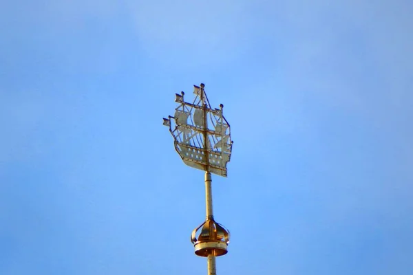 Barco Oro Torre Del Almirantazgo San Petersburgo — Foto de Stock