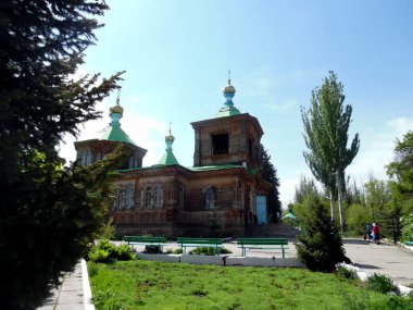Kırgızistan, Karakol, şehrin ilk binalarından biri - St. Trinity ahşap Katedrali (Rus Ortodoks Kilisesi))
