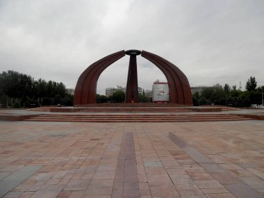 Kırgızistan, Bishkek, şehrin merkez meydanları