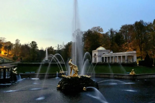 Peterhof Uma Noite Outubro Becos Fontes Palácios Costa Golfo Finlândia — Fotografia de Stock