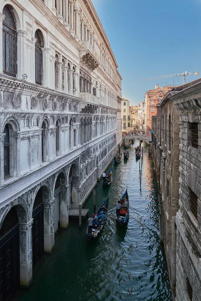 Venecia Italia Vista Desde Puente Los Suspiros Canal Estrecho Tradicional — Foto de Stock