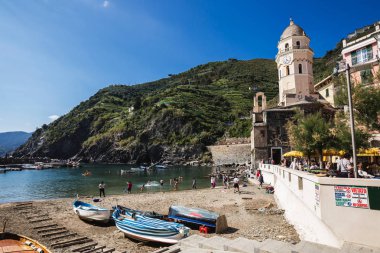 Vernazza, İtalya - 19 Mayıs 2017. Vernazza, Cinque Terre Milli Parkı, Liguria, İtalya Beach'de.