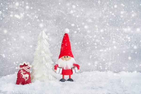 Tarjeta Felicitación Navideña Fondo Santa Claus Con Árbol Navidad Nieve — Foto de Stock