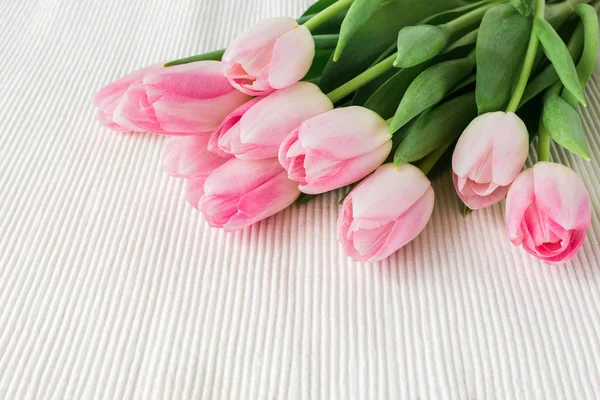 Pink Tulips White Tablecloth Copy Space Top View Greeting Card — Stock Photo, Image