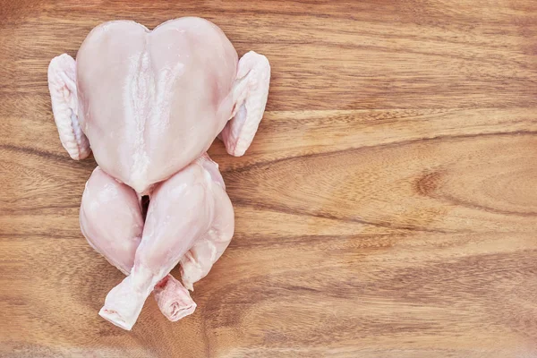 Frango Cru Fresco Sem Pele Tábua Corte Vista Superior Espaço — Fotografia de Stock