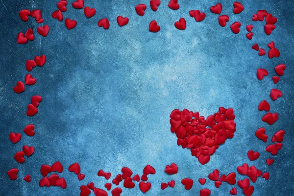 Dia Dos Namorados Fundo Vermelho Corações Moldura Fundo Azul Escuro — Fotografia de Stock