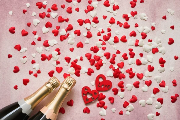 Fondo Del Día San Valentín Dos Botellas Champán Con Corazones — Foto de Stock