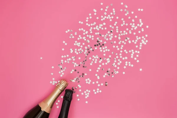 Botella Champán Con Estrellas Confeti Sobre Fondo Rosa Piso Laico — Foto de Stock