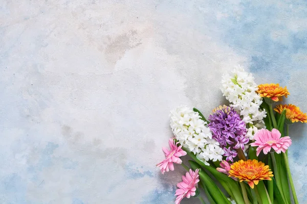 Bunter Strauß von Gerbera und Hyazinthen Kopierraum, — Stockfoto