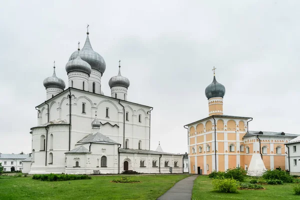 Khutyn klooster van Saviour's Transfiguratie en St. Varlaam — Stockfoto