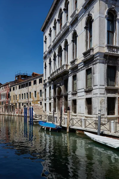 Venecia, Italia. Calle de Venecia. Fondamenta Daniele canal — Foto de Stock