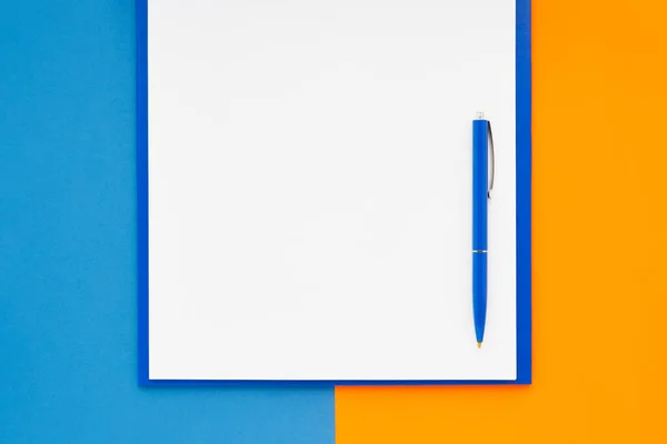 Prázdné Schránka Maketa Modré Pero Modro Oranžové Barvy Pozadí Horním — Stock fotografie