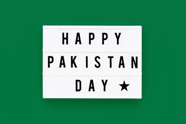 Happy Pakistan Day Geschrieben Einem Leuchtkasten Auf Grünem Hintergrund Datum — Stockfoto