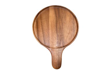 Üst görünüm - Saplı yuvarlak tahta tepsi, kırpma yolu ile beyaz arkaplanda izole edilmiş servis tepsisi