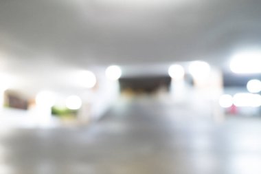 Bulanık ve bokeh Otoparkta bir aşağı bir yukarı