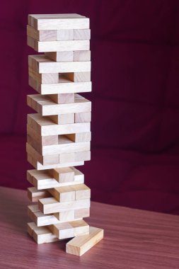 Tahta blok oyunu masada. Aile oyun konsepti, birlikte aktiviteler yapma kavramı