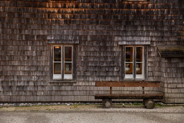 Vecchia Facciata Legno Esterno Casa Con Panca Parco — Foto Stock