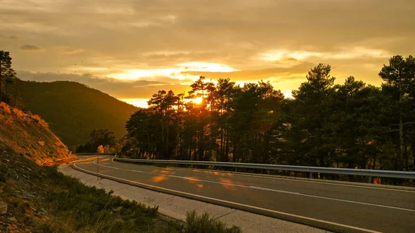 Schöner Sonnenuntergang Auf Einer Bergstraße — Stockfoto
