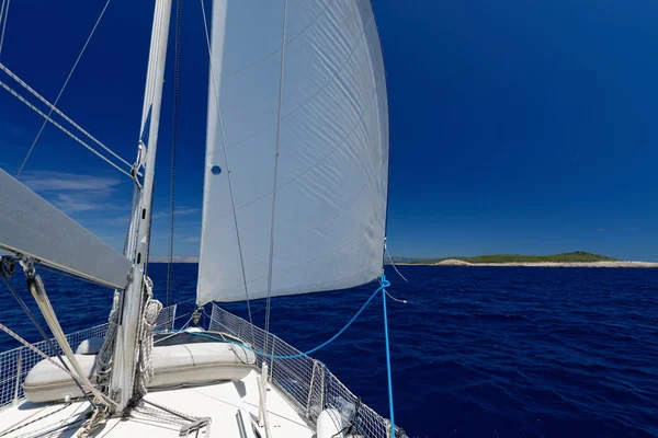 Luxury yacht at sea race — Stock Photo, Image