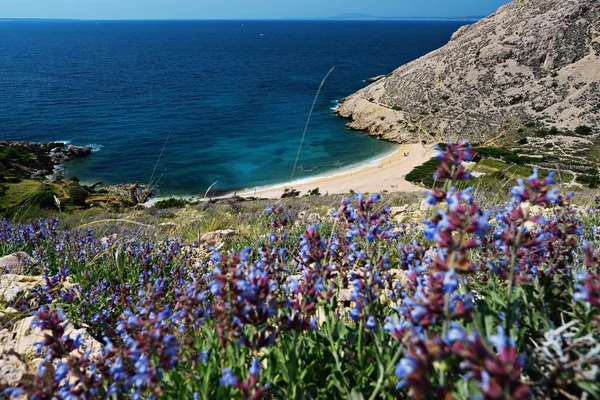 Вид Красивый Пляж Скалами Средиземном Море — стоковое фото