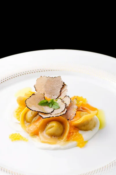 Italian ravioli tortellini with caviar — Stock Photo, Image