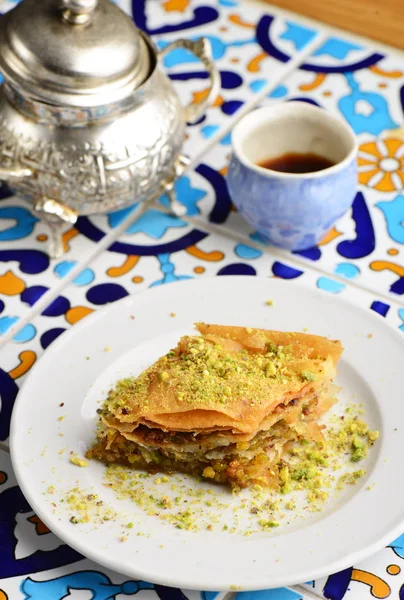Traditionelles türkisch arabisches Dessert - Baklava — Stockfoto