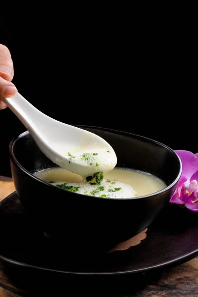 Sopa de cogumelos de coco tailandês — Fotografia de Stock