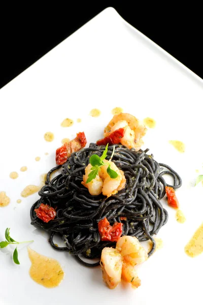 Gastronomie, pâtes italiennes à l'encre de calmar — Photo