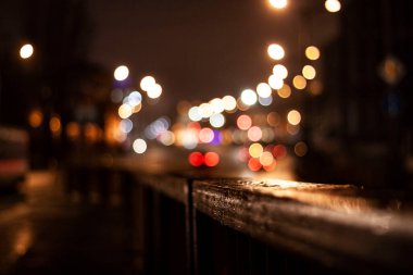 Şehirde gece trafiği