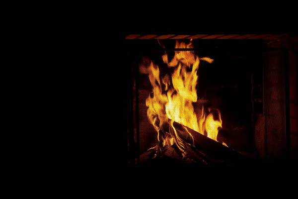 Chimenea Encendida Una Noche Invierno Espacio Para Copiar —  Fotos de Stock