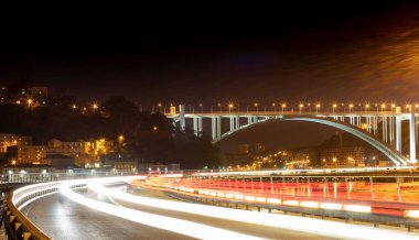 Portekiz, Porto 'daki Arrabida Köprüsü' nün gece görüşü - Oport