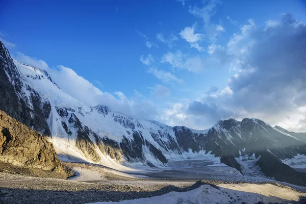 Aan Voet Van Berg Bij Zonsondergang Altai Rusland — Stockfoto