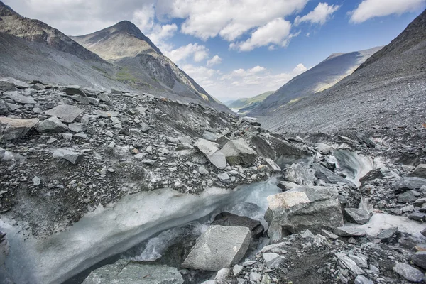 Bach Auf Einem Gletscher Der Nähe Des Belucha Gebirges Altailandschaft — Stockfoto