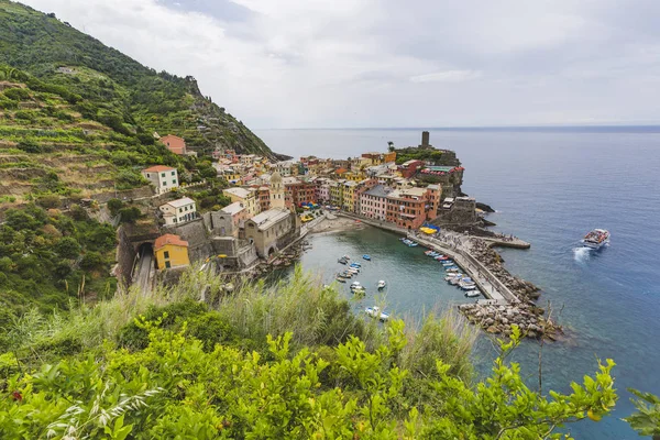 Πόλη Της Vernazza Στην Βραχώδη Παραλία Cinca Terre Ιταλία — Φωτογραφία Αρχείου