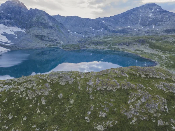 Dağ Gölü Alla-Askir. Yeshto Vadisi. Altai manzarası