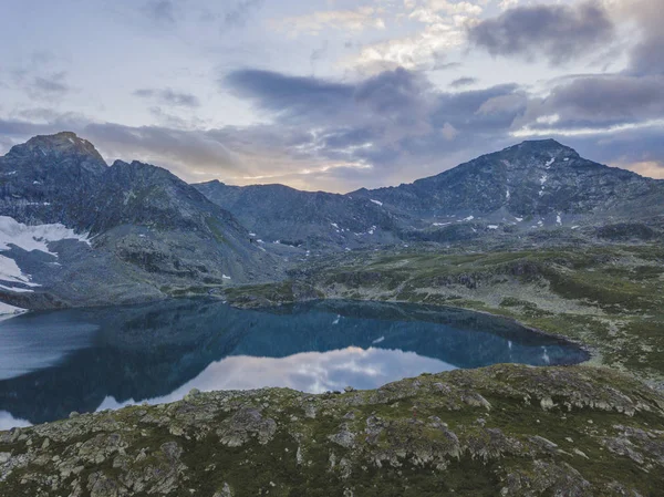 Dağ Gölü Alla-Askir. Yeshto Vadisi. Altai manzarası