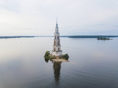 Rus Landmark. St. Nicholas Katedrali'nin Kalyazin içinde sular altında çan kulesi