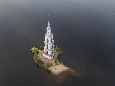 Rus Landmark. St. Nicholas Katedrali'nin Kalyazin içinde sular altında çan kulesi