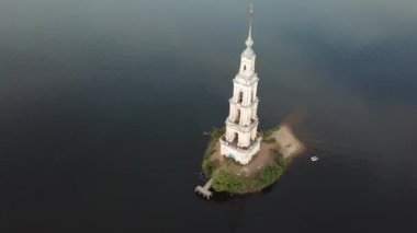 Rus Landmark. St. Nicholas Katedrali'nin Kalyazin içinde sular altında çan kulesi
