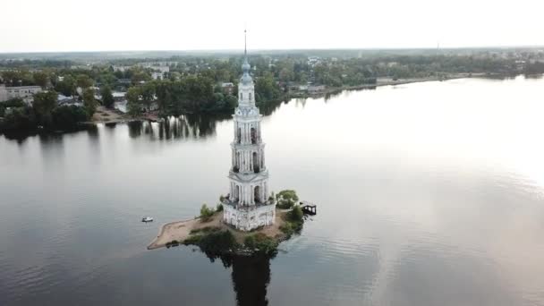 Marco Russo Belfry Inundado Catedral São Nicolau Kalyazin — Vídeo de Stock