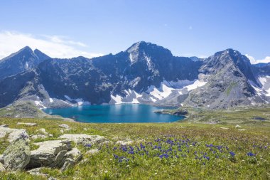 Yeshtu Vadisi. Ala-Askir Gölü. Altay manzara