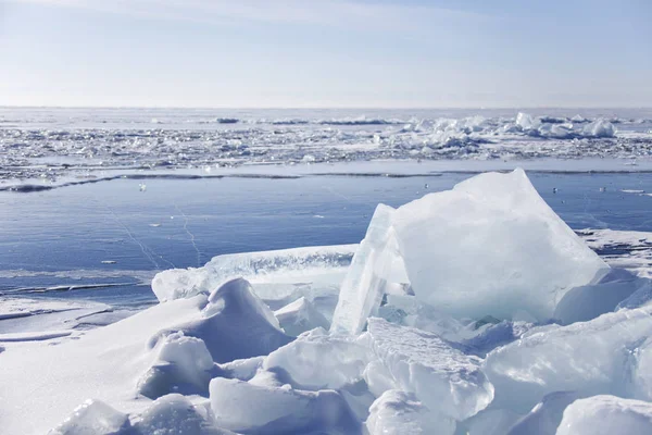 Ghiaccio Del Lago Baikal Vicino Villaggio Listvyanka Paesaggio Invernale — Foto Stock